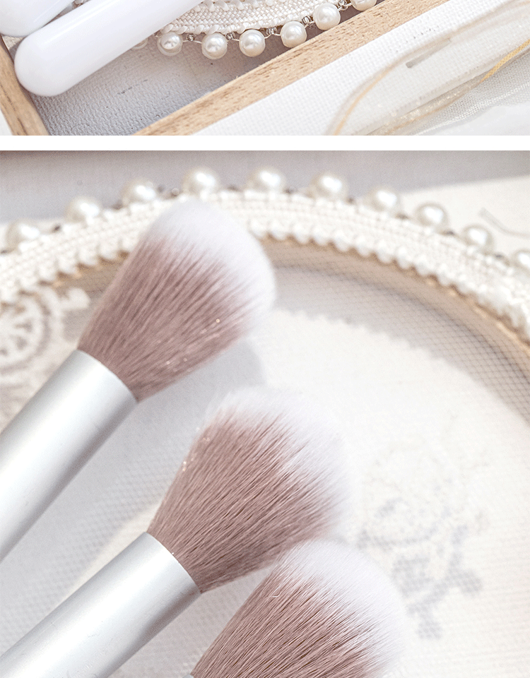 Multifunctional Powder Brush – Highlighter, Contour & Blush Brush, Short Handle Travel Size, Non-Absorbent Bristles for Minimal Product Waste