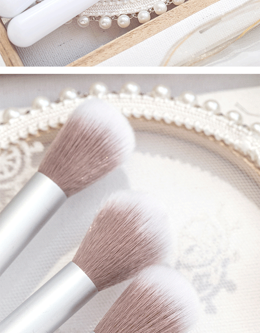 Multifunctional Powder Brush – Highlighter, Contour & Blush Brush, Short Handle Travel Size, Non-Absorbent Bristles for Minimal Product Waste