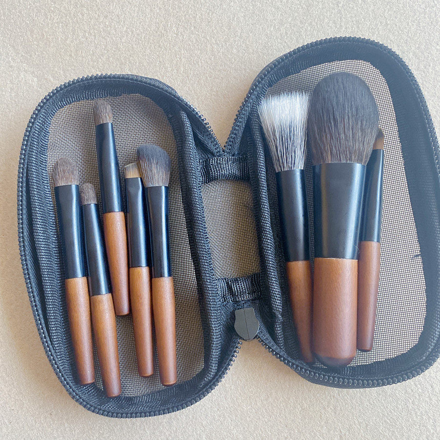 Mini 8Pcs Travel Makeup Brush Set – Short Handle Animal Hair Brushes, Includes Eyeshadow & Concealer Brushes, Portable Kit with Travel Bag