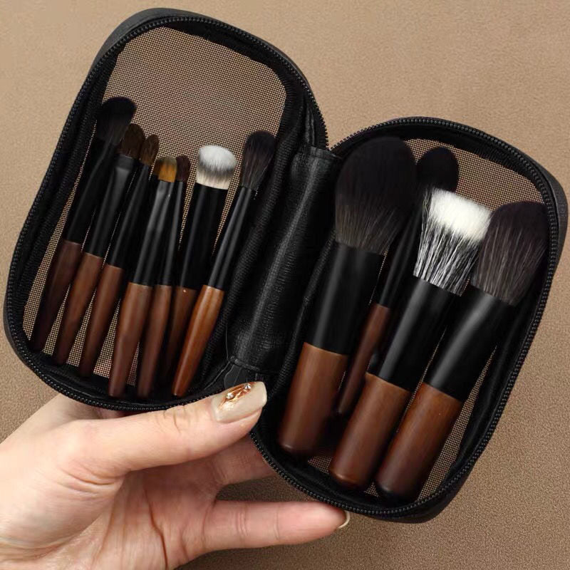 Mini 8Pcs Travel Makeup Brush Set – Short Handle Animal Hair Brushes, Includes Eyeshadow & Concealer Brushes, Portable Kit with Travel Bag
