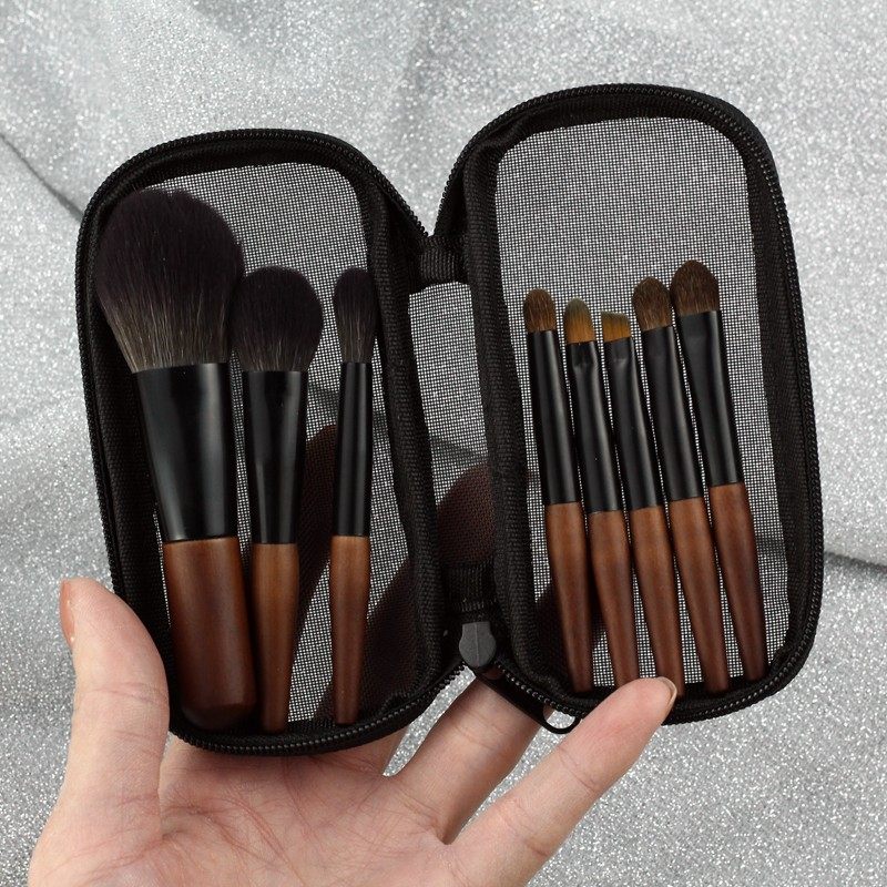 Mini 8Pcs Travel Makeup Brush Set – Short Handle Animal Hair Brushes, Includes Eyeshadow & Concealer Brushes, Portable Kit with Travel Bag