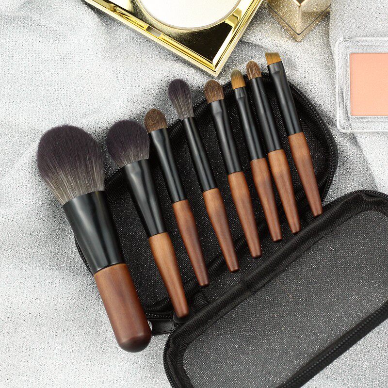 Mini 8Pcs Travel Makeup Brush Set – Short Handle Animal Hair Brushes, Includes Eyeshadow & Concealer Brushes, Portable Kit with Travel Bag